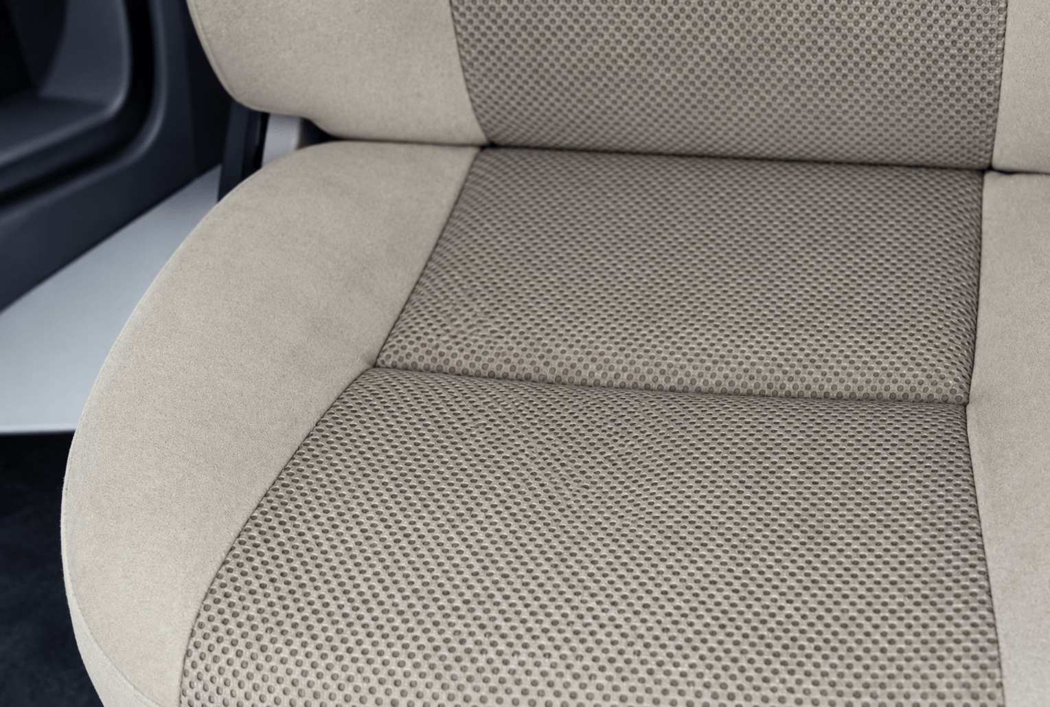 Resultado de limpieza de interior de vehículo compartido por Vapor Clean